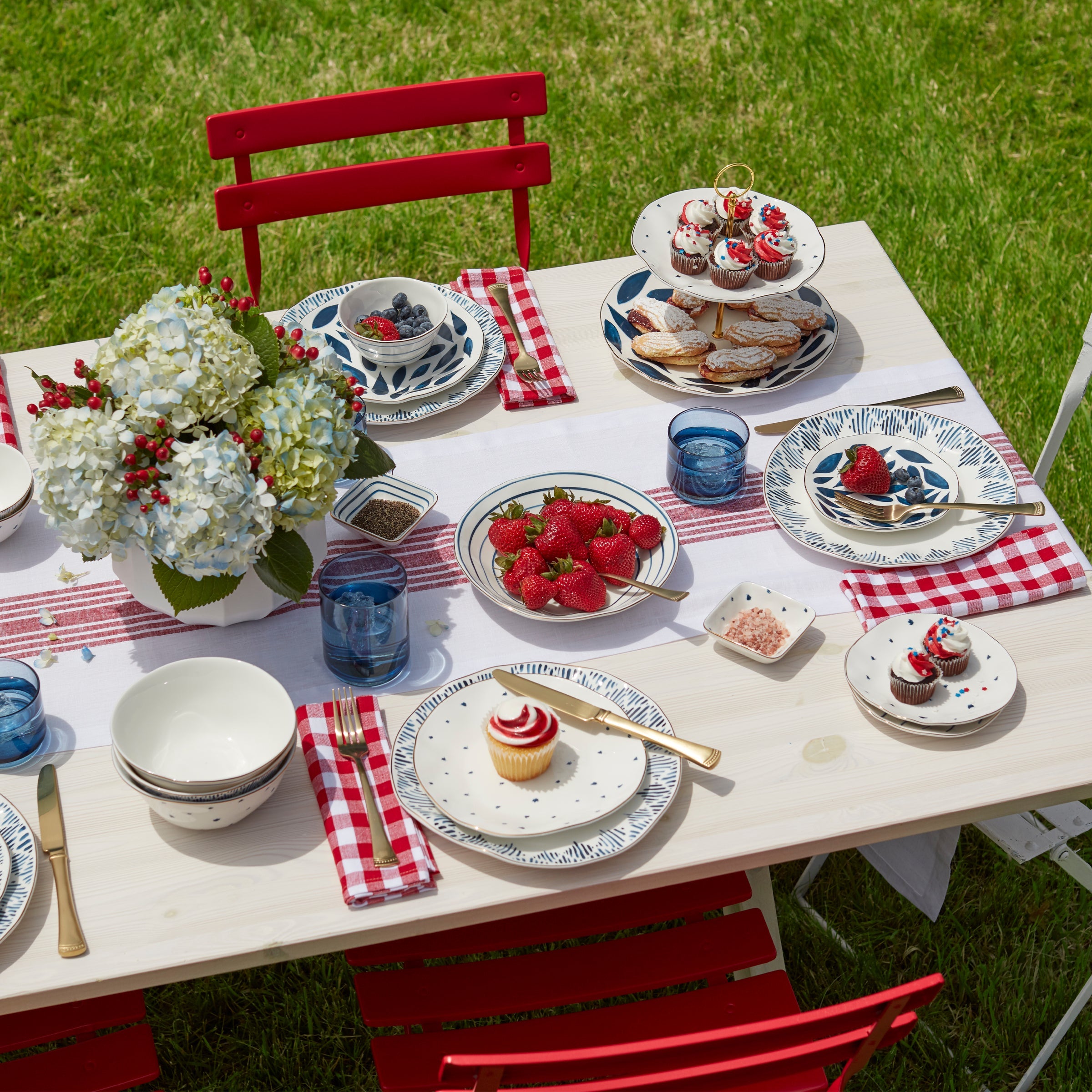 Tuscany Classics Stackable Blue Short Glasses - Set Of 4