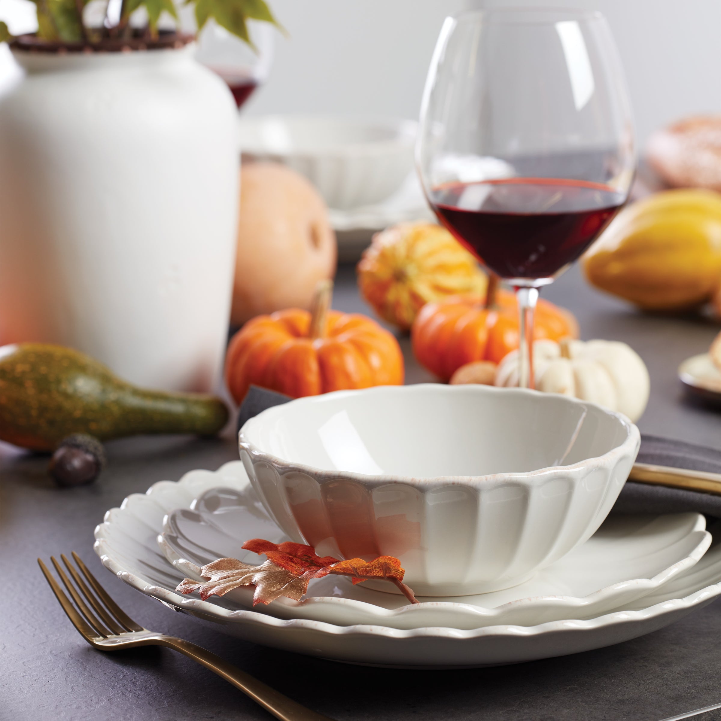 French Perle Scallop 12-Piece Dinnerware Set