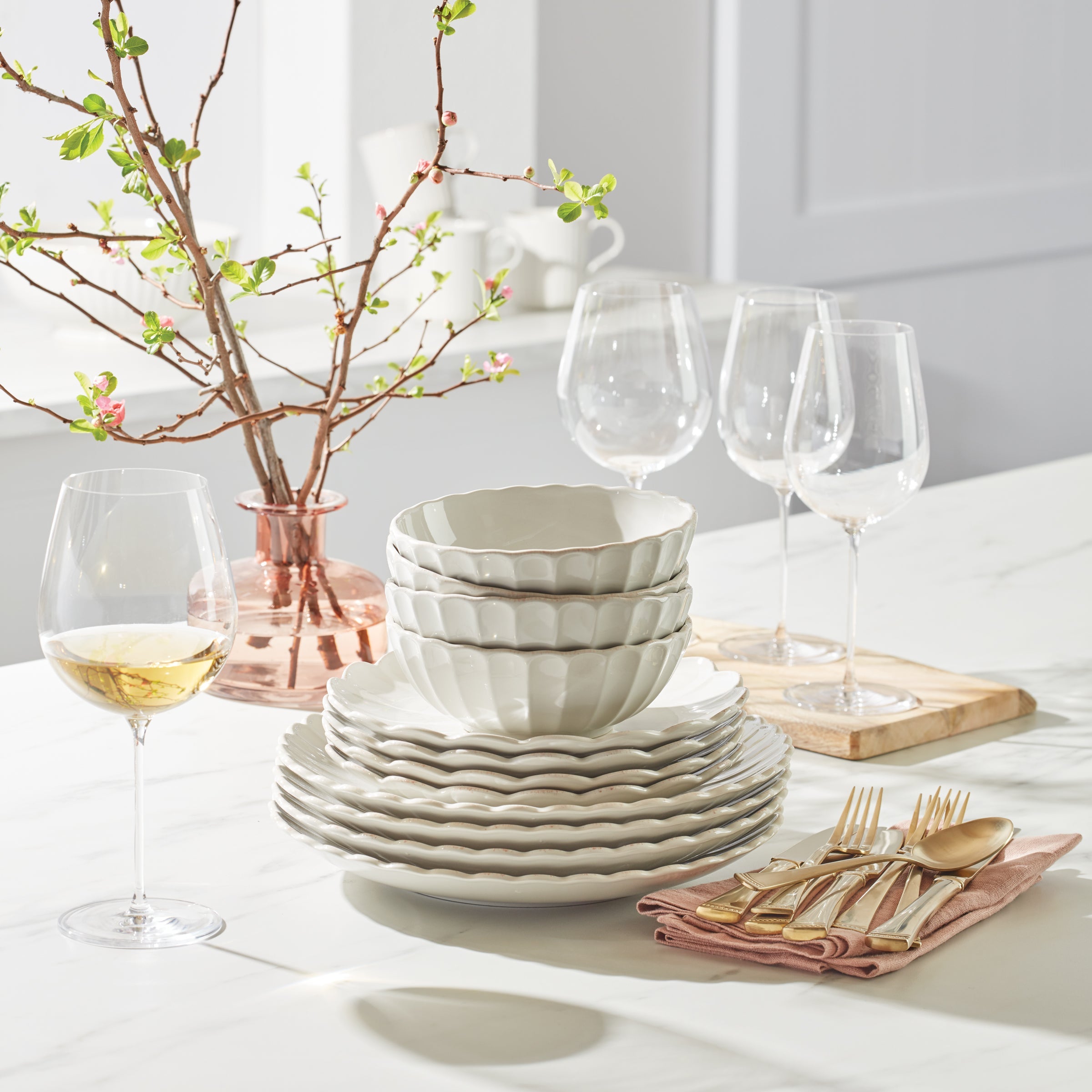 French Perle Scallop 12-Piece Dinnerware Set
