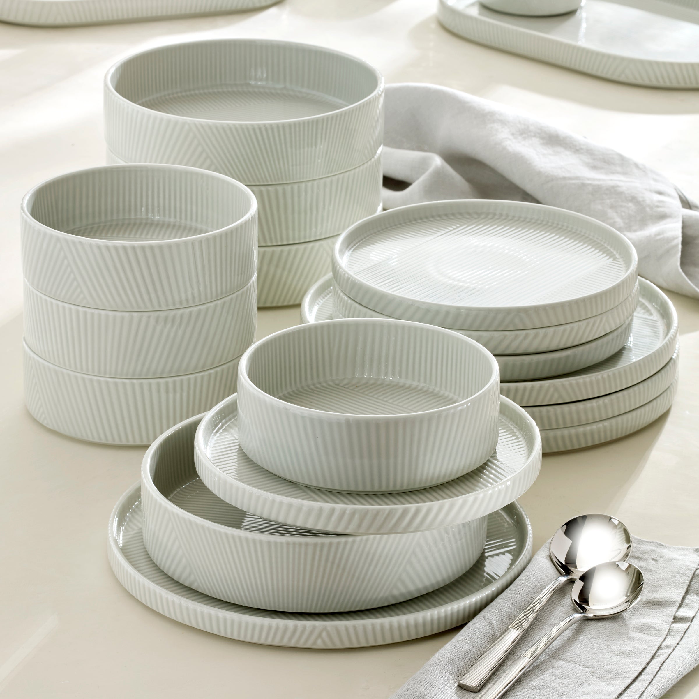 Modulus Vapor 16-Piece Dinnerware Set